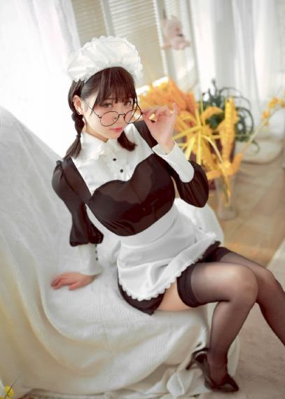 韓國(guó)mv女的坐凳子上以前的歌